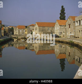 Croazia, isola Hvar, Vrboska, vista città, bridge, ponti, il ponte di pietra, ponti di pietra, Fiume Foto Stock