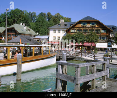 Germania, Berchtesgadener paese, Schönau nel Königssee, Harbour Bridge, escursione in barca, turisti, Europa, Berchtesgaden, Berchtesgadener alpi, lago, centro turistico, jetty, barca, imbarcazione turistica, turismo, estate Foto Stock