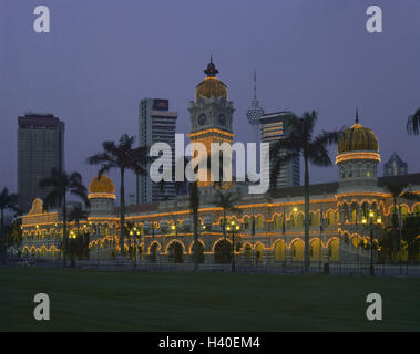 Malaysia, Kuala Lumpur, Merdeka, quadrato, Palazzo Sultano Abdul Samad, illuminazione, crepuscolo Asia, capitale, spazio di indipendenza, spazio park, edificio, struttura, architettura, luogo di interesse, luci, la torre della televisione, esterno Foto Stock