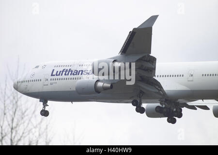 Boeing 747-400, terra approccio, dettaglio, vista laterale, jumbo jet, aereo, aria liner, "Lufthansa", il viaggio in aereo, volo di linea roba, volare, viaggio in viaggio, vacanza, vacanze, turismo, turismo, andare lontano, il traffico aereo, compagnia aerea, voli di linea, mezzi tran Foto Stock