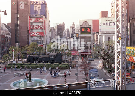 Giappone, Tokyo, stazione ferroviaria, stazione di Shimbashi, centro città, ben, passante, locomotiva a vapore, storicamente Asia, Honshu, paese, città, città cosmopolita capitale, Tokyo, parte Simbashi città, con la stazione ferroviaria JR, Japan Rail, centro, spazio, panoramica, locom Foto Stock