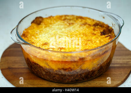 Casseruola di vetro con cottage pie, British ricetta Foto Stock