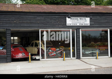 Garage, Boxford, Suffolk, Regno Unito. Foto Stock