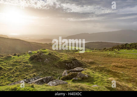 Sunset over Barmouth e il Mawddach Estuary dai Llynnau Cregennen Lago, Snowdonia National Park, North Wales, Regno Unito Foto Stock