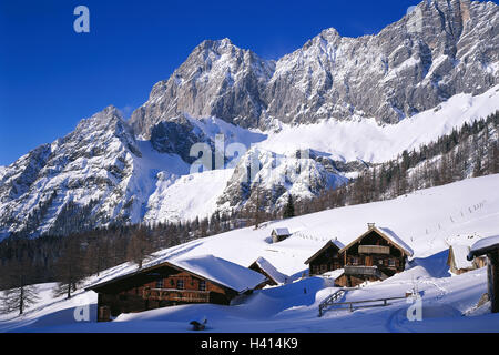 L'Austria, la Stiria, tetto area di pietra, il paesaggio di montagna, tribunali di montagna, inverni case, case, case in legno, villaggio di montagna, capanna, montagne, neve Foto Stock