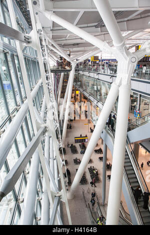 Alta,Vista,Vista,interno,all'interno,terminale 5, 5, all'aeroporto di Heathrow, London, England.UK,U.K.,l'Europa,europeo, Foto Stock