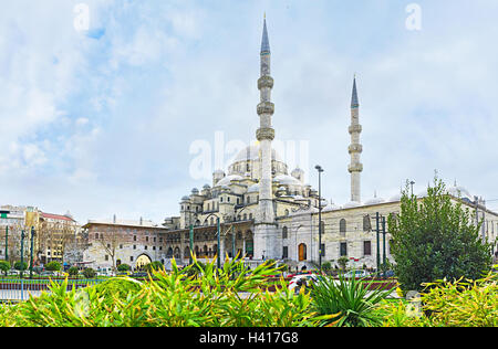 La vista sulla nuova moschea, dal Ponte di Galata, Istanbul, Turchia. Foto Stock