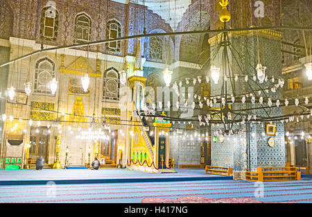 La Yeni Cami è perfettamente decorato moschea medievale con colorati dipinti traceries, piastrelle in ceramica e minbar in marmo Foto Stock