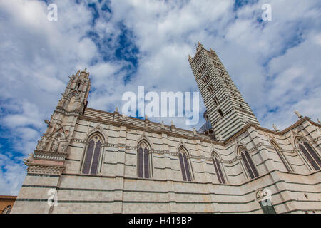 Esterni ed i dettagli architettonici del Duomo, Cattedrale di Siena, Italia Foto Stock