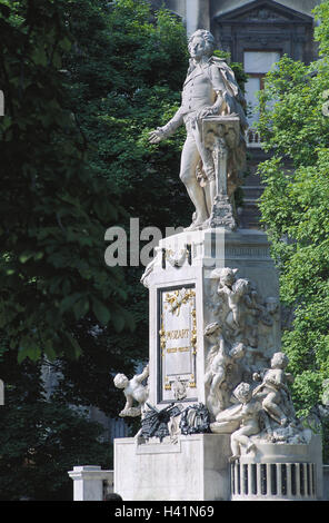 Austria, Vienna, il giardino del castello, Mozart del monumento, Europa, capitale, statua, freeze frame, monumento, compositore Wolfgang Amadeus Mozart nel 1896, Viktor Tilgner, arte, luogo di interesse, icona, scultura, scultura, raccoglimento, Foto Stock