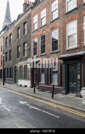 Una terrazza del periodo georgiano case nel documento Wilkes Street, Spitalfields, LONDRA, E1, Inghilterra Foto Stock
