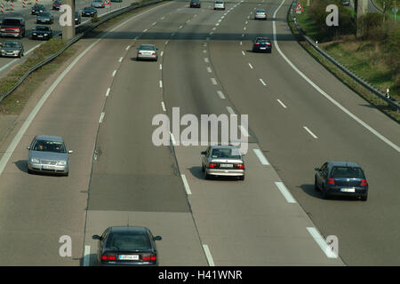 Traffico, autostrada, sbagliato strada conducente, pericolo, [M], auto immatricolazione rendono irriconoscibile street, superstrada, il traffico passeggeri, car auto passeggeri, trasporto, pericolosamente, situazione di pericolo, pericolo di collisione a due vie di traffico, Foto Stock