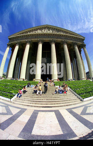 Francia, Parigi, Eglise Sainte Marie Madeleine, turistico, l'Europa, la città capitale,, chiesa, la struttura presenta uno stile architettonico, architettura, fama tempio, tempio colonnato, luogo di interesse, turismo, estate, Fisheye Foto Stock