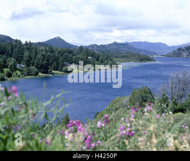Argentina, Patagonia, parco Nazionale Nahuel Huapi, Bariloche, Llao-Llao, vista Sud America, il paesaggio di montagna, paesaggi, lago, acque, spiaggia, case, case, di riposo e di silenzio, rurally, idillio Foto Stock