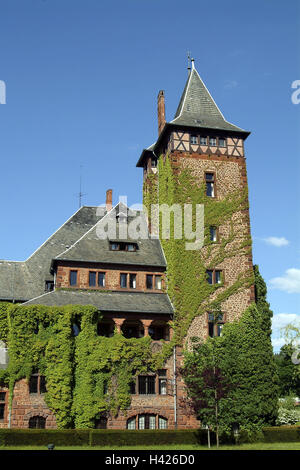 Germania, Saarland, Mettlach, guest house di bloccaggio angolo della Saar, Europa, distretto di Merzig-Wadern, casa, costruendo, villa, architettura in stile architettonico neoromanesque, edificio di mattoni, edificio di mattoni, si accumula nel 1902 - nel 1903, hotel business, torre, valutazione di alloggio, società Villeroy & Boch, coperte, Vino coperto di piante rampicanti, luogo di interesse Foto Stock