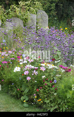 Giardino, aiuola di fiori, fiori estivi, Foto Stock