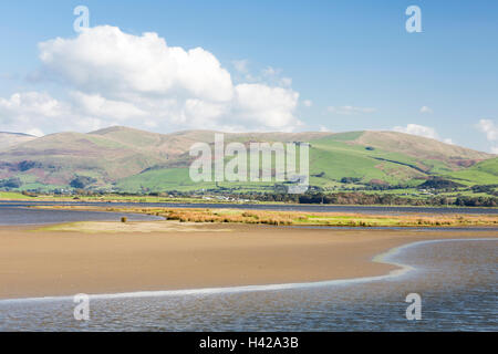 Ampio acqua sul Afon Dysynni vicino alla città costiera di Tywyn, Cardigan Bay. Merionethshire, il Galles del Nord. Foto Stock