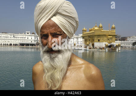 India, Amritsar e tempio dorato, Lakeside, indiano, libera la parte superiore del corpo, ritratto, Foto Stock