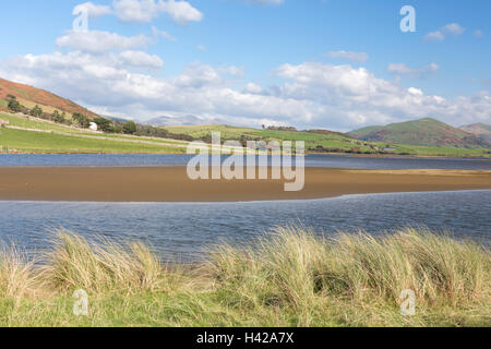 Ampio acqua sul Afon Dysynni vicino alla città costiera di Tywyn, Cardigan Bay. Merionethshire, il Galles del Nord. Foto Stock