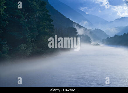 L'Austria, paese di Salisburgo, fiume Lammer, luce della sera, fumo Foto Stock