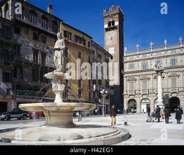 L'Italia, Veneto, Verona, Piazza depressione, erede, mercato ben, statua "madonna, Verona', Torre Gardello, turistico, Europa, città, centro marketplace, bene, fontana, i giochi in acqua, ben figura, Madonna, Madonnen-Statue, Gardello tower, Torre dell'orologio, la più antica città Veronas orologio, Palazzo Maffei, nel 1668, in stile barocco, arte, cultura, strutture, luoghi di interesse turistico, Foto Stock