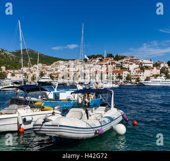 STARI GRAD, Croazia - 8 Settembre 2014: le persone non identificate in Stari Grad all'isola di Hvar, Croazia. Isola di Hvar è popolare turi Foto Stock