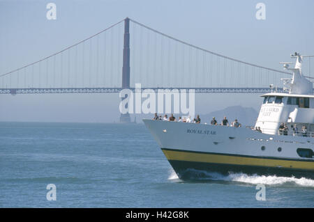 Gli Stati Uniti, California, San Francisco, costa, Golden Gate Bridge Bay, escursione in barca, dettaglio, America, Nord America west coast, il ponte, ponte di traffico, collegamento, struttura, costruzione, ponte di sospensione, apertura alare 1.28 km, completa nel 1937, punti di riferimento Foto Stock