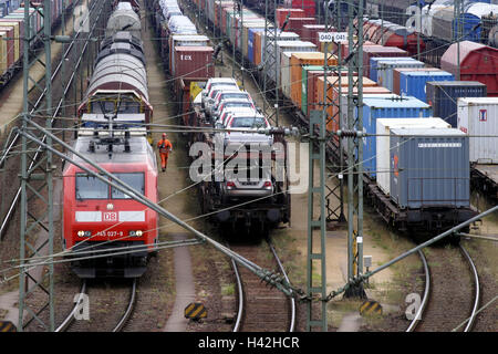 Cantiere di smistamento, buona carrelli, locomotiva, solo editorialmente! Stazione ferroviaria, tracce di commutazione, i binari della ferrovia, vie, ferrovia, le guide e i binari della ferrovia, i trasporti ferroviari, traffico, trasporti, promozione, ferrovia, traiettoria, traffico traffico ferroviario, logistica, economia, dispositivo di rampa, tecnologia ferroviaria, Cargo, commerciali per il trasporto merci, treni, carri, contenitori, autovetture, locomotore locomotiva elettrica, le ferrovie tedesche, Germania, vicino ad Amburgo, maglie Foto Stock