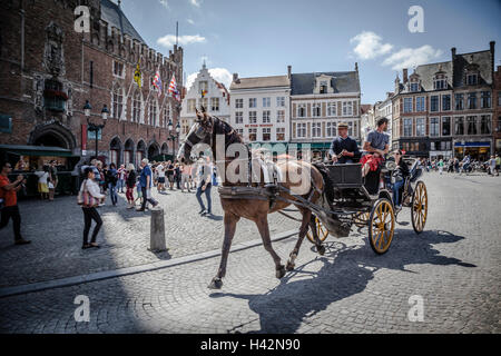 Carrozze trainate da cavalli in Bruge, Belgio Foto Stock