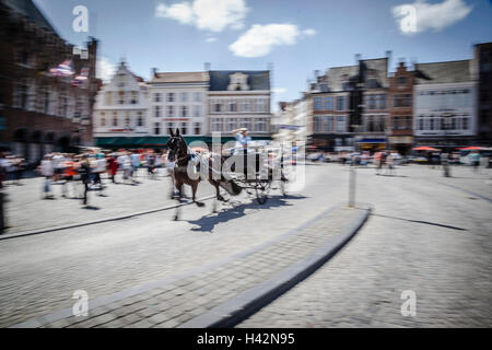 Carrozze trainate da cavalli in Bruge, Belgio Foto Stock