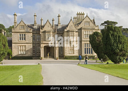 Irlanda, Munster, Kerry, Killarney National Park, Muckross House Villa vittoriana, Mansion, manorial, parco, edificio, struttura, architettura, luogo di interesse, visitatore, turistico, turismo, persona, fuori strada, Foto Stock