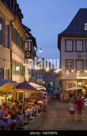 Ristoranti, bar, la sera nel gatto in montagna, Dominikanerstrasse, Città Vecchia, Bamberg, Franconia, Baviera, Germania, Foto Stock