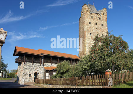 Germania, Assia, Fritzlar, la Città Vecchia, il muro della città, la torre grigio, la città di destinazione, luogo di interesse, edificio, architettura, storicamente, vecchio muro difensivo, pietra muraglia difensiva, struttura in pietra, torre in pietra, fuori, soleggiato, deserte, ciottoli, Foto Stock