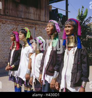 Myanmar, Lago Inle, ceppo i Padaung, donne, collo gioielli, foto di gruppo, nessun modello di rilascio Asia, Indocina, Birmania, locali trib, ceppo di montagna, tribù di montagna, Padaung ceppo, Padaungfrauen, "Giraffa il collo delle donne", gioielleria, gioielleria in ottone, ottone spirale, tradizione, tradizionalmente, tradizioni, cultura, etnicamente Foto Stock