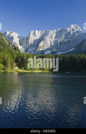 L'Italia, Julische Alpi, sul Lago Laghi Tu Fusine, Mangart, Foto Stock