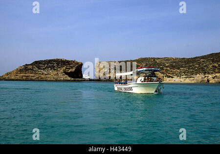 Malta, isola di Comino e la Blue Lagoon, escursione in barca, turistico, isola, isola del Mediterraneo, Mare mediterraneo, Costa, Costa di bile, rock, mare, barca, imbarcazione turistica, tour in barca, destinazione, turismo, Foto Stock