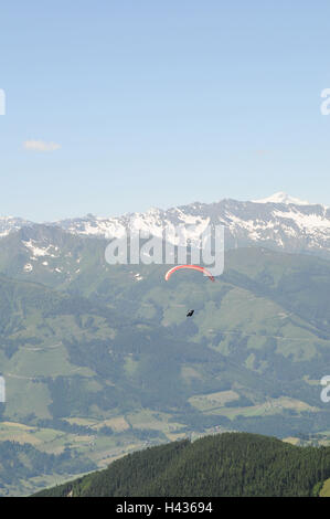 Austria, Schmittenhöhe, Zell nel lago paesaggio di montagna, parapendio, Foto Stock