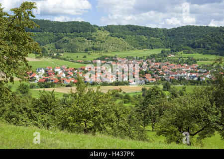 Germania, Baden-Württemberg, bagno Überkingen-Unterböhringen, locale panoramica, Filstal, valley, bacino, Unterböhringen, vista locale, case, case, orchard prati, prati, legno, alberi, paesaggi, Foto Stock