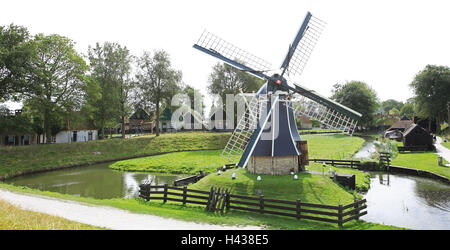 I Paesi Bassi, Noordholland, Enkhuizen, museo Zuiderzee, windmill Foto Stock