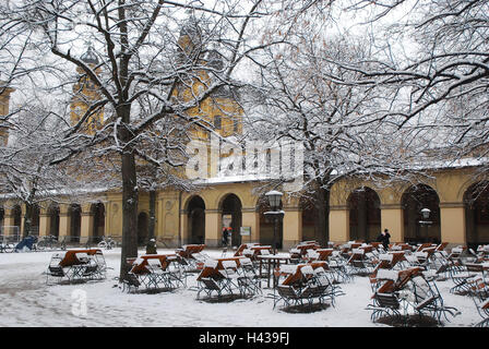 In Germania, in Baviera, Monaco di Baviera, corte giardino, giardino della birra, inverno, Baviera, giardino, tavoli, sedie, snowbound, vuoto, uscire, coperta di neve, neve, stagione inverno inverno antifurto, inaspettatamente, unpreparedly, nessuno, Foto Stock