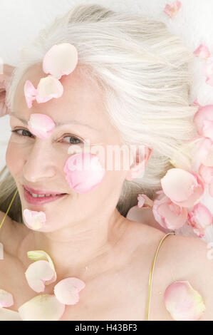 Donna, medioevo, giacere coperti dai petali di rosa, ritratto, Foto Stock