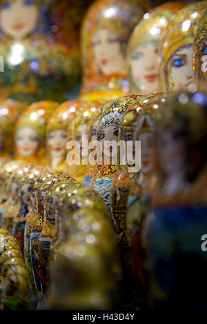 Repubblica Ceca, Praga, souvenir shop, nesting dolls, dettaglio Foto Stock