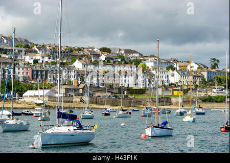 Barche nel porto, Falmouth, Cornovaglia, Inghilterra, Regno Unito Foto Stock