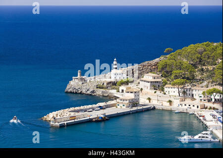 Spagna, Maiorca, Port de Soller, costa, Porto entrata, Isole Baleari Isole Baleari Isola, luogo, resort, holiday resort, vista locale, case, porto, bacino portuale, stivali, destinazione, turismo, bile costa, faro, Foto Stock