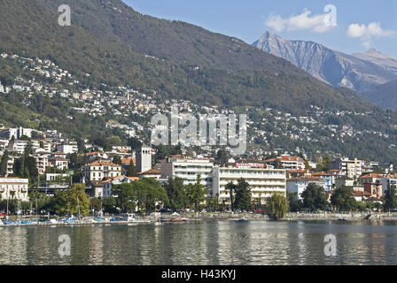 La Svizzera, Ticino, Lucerna, vista città, chiesa di 'San Vittore', porto, Foto Stock