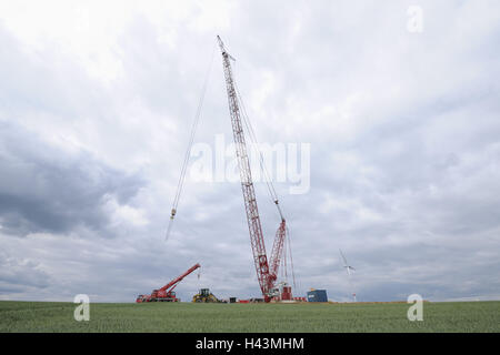 Gru, turbina eolica, costruzione, campo, in Germania, in Baviera, mercato campo moro, Foto Stock