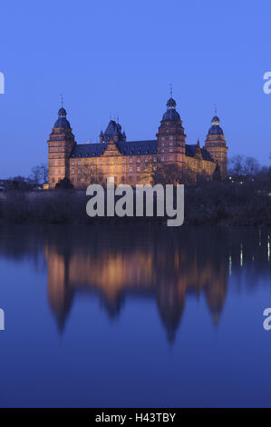 In Germania, in Baviera, Bassa Franconia, Aschaffenburg, Schloss Johannisburg, Rinascimento, fiume Main, sera, Foto Stock