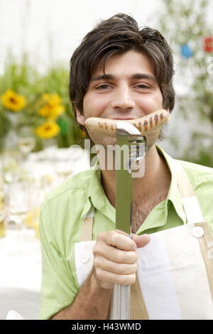 Giardino, uomo, grill liers, salsiccia, obbrobrio, ritratto, Foto Stock