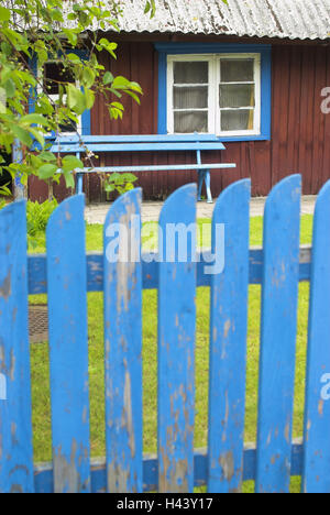 Fisherman's cottage, giardino, recinzione, Nida Curonian Spit National Park, Lituania, Foto Stock