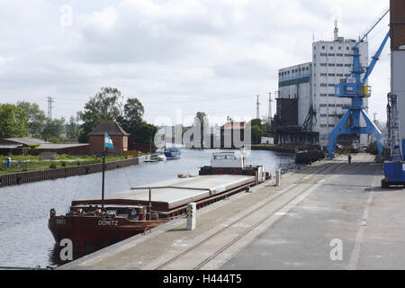 Germania, Meclemburgo-Pomerania occidentale, Anklam, porto sul fiume Peene, Foto Stock